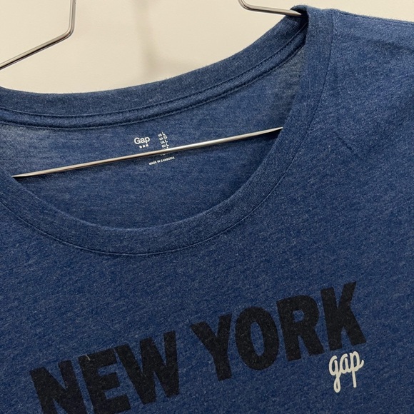GAP Women's Blue Tee with New York Print - Picture 2 of 3